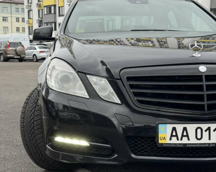 Черный Мерседес Е-Класс, объемом двигателя 2.2 л и пробегом 333 тыс. км за 13600 $, фото 7 на Automoto.ua