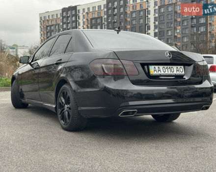 Черный Мерседес Е-Класс, объемом двигателя 2.2 л и пробегом 333 тыс. км за 13600 $, фото 4 на Automoto.ua