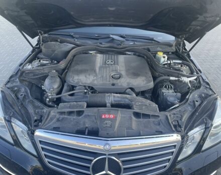 Черный Мерседес Е-Класс, объемом двигателя 2.2 л и пробегом 210 тыс. км за 15000 $, фото 19 на Automoto.ua