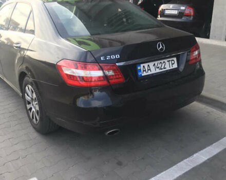Черный Мерседес Е-Класс, объемом двигателя 1.8 л и пробегом 330 тыс. км за 8999 $, фото 4 на Automoto.ua
