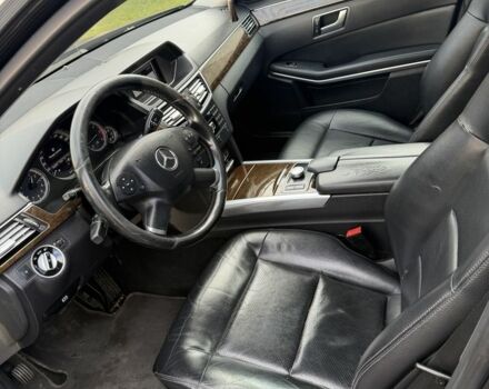 Черный Мерседес Е-Класс, объемом двигателя 2.1 л и пробегом 399 тыс. км за 8999 $, фото 13 на Automoto.ua