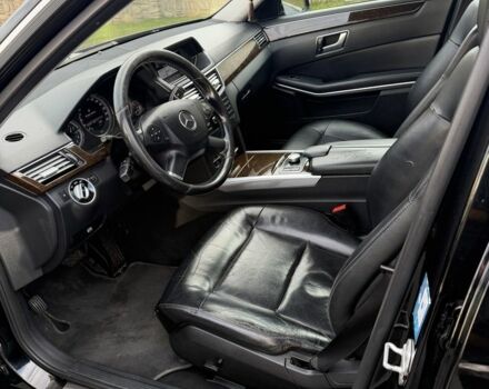 Черный Мерседес Е-Класс, объемом двигателя 2.1 л и пробегом 399 тыс. км за 8999 $, фото 12 на Automoto.ua