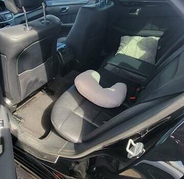 Черный Мерседес Е-Класс, объемом двигателя 2.1 л и пробегом 165 тыс. км за 17688 $, фото 7 на Automoto.ua