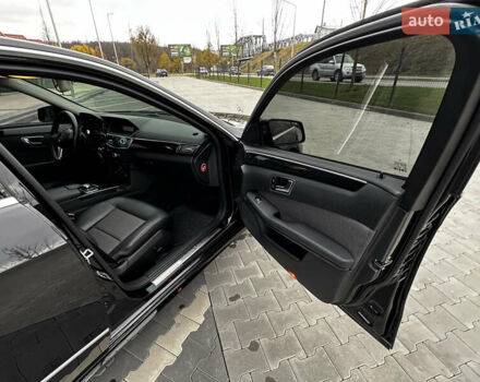 Черный Мерседес Е-Класс, объемом двигателя 2.2 л и пробегом 291 тыс. км за 13000 $, фото 16 на Automoto.ua