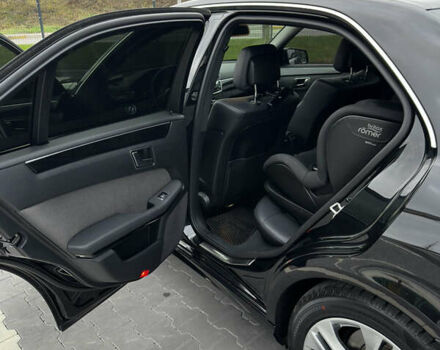 Черный Мерседес Е-Класс, объемом двигателя 2.2 л и пробегом 291 тыс. км за 13000 $, фото 20 на Automoto.ua