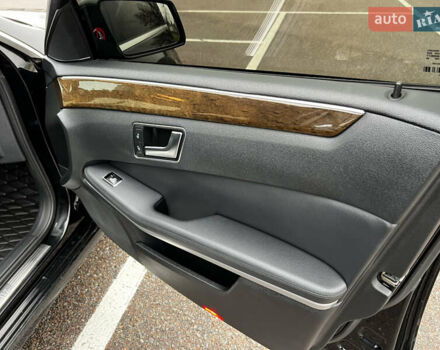 Черный Мерседес Е-Класс, объемом двигателя 1.8 л и пробегом 277 тыс. км за 10900 $, фото 16 на Automoto.ua