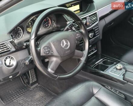 Черный Мерседес Е-Класс, объемом двигателя 2.99 л и пробегом 293 тыс. км за 13500 $, фото 25 на Automoto.ua