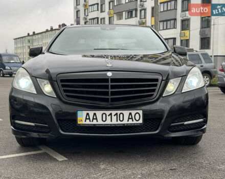 Черный Мерседес Е-Класс, объемом двигателя 2.2 л и пробегом 333 тыс. км за 13600 $, фото 11 на Automoto.ua