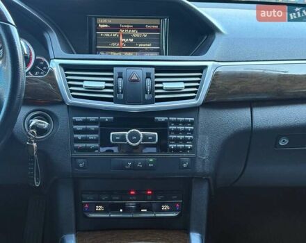 Черный Мерседес Е-Класс, объемом двигателя 2.1 л и пробегом 250 тыс. км за 12000 $, фото 12 на Automoto.ua