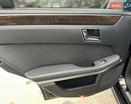 Черный Мерседес Е-Класс, объемом двигателя 1.8 л и пробегом 257 тыс. км за 12500 $, фото 12 на Automoto.ua