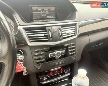 Черный Мерседес Е-Класс, объемом двигателя 2.14 л и пробегом 309 тыс. км за 15000 $, фото 3 на Automoto.ua