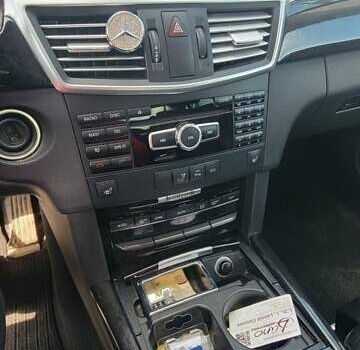 Черный Мерседес Е-Класс, объемом двигателя 2.1 л и пробегом 165 тыс. км за 17688 $, фото 10 на Automoto.ua