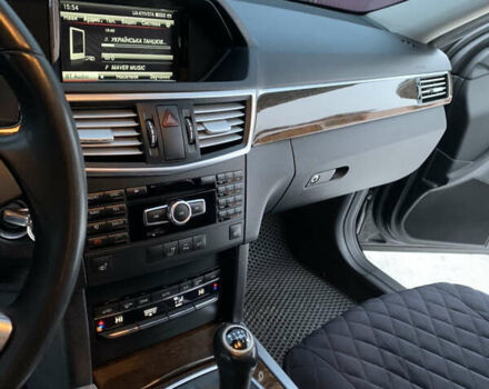 Черный Мерседес Е-Класс, объемом двигателя 2.2 л и пробегом 370 тыс. км за 12700 $, фото 25 на Automoto.ua