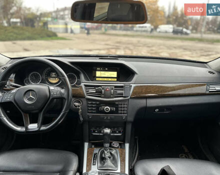 Черный Мерседес Е-Класс, объемом двигателя 1.8 л и пробегом 257 тыс. км за 12500 $, фото 16 на Automoto.ua
