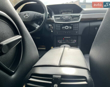 Черный Мерседес Е-Класс, объемом двигателя 2.14 л и пробегом 255 тыс. км за 14500 $, фото 71 на Automoto.ua