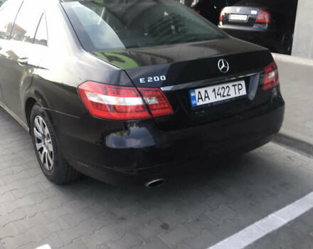 Черный Мерседес Е-Класс, объемом двигателя 1.8 л и пробегом 330 тыс. км за 8999 $, фото 3 на Automoto.ua