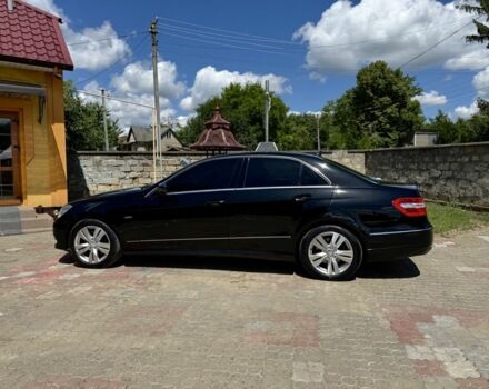 Черный Мерседес Е-Класс, объемом двигателя 2.1 л и пробегом 400 тыс. км за 301 $, фото 2 на Automoto.ua