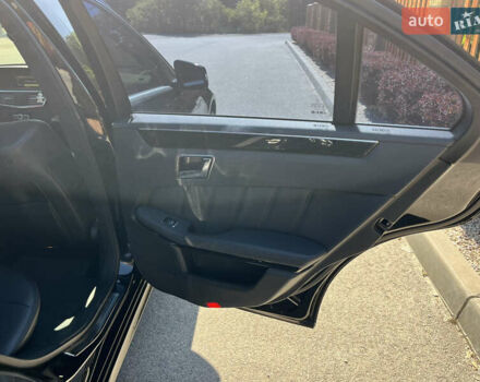 Чорний Мерседес Е-Клас, об'ємом двигуна 2.14 л та пробігом 334 тис. км за 13000 $, фото 5 на Automoto.ua