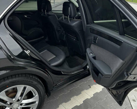 Черный Мерседес Е-Класс, объемом двигателя 2.2 л и пробегом 291 тыс. км за 13000 $, фото 18 на Automoto.ua