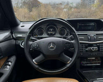 Черный Мерседес Е-Класс, объемом двигателя 2.2 л и пробегом 333 тыс. км за 13600 $, фото 16 на Automoto.ua