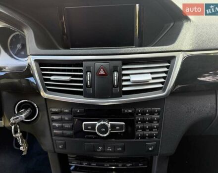 Черный Мерседес Е-Класс, объемом двигателя 2.2 л и пробегом 253 тыс. км за 18500 $, фото 4 на Automoto.ua