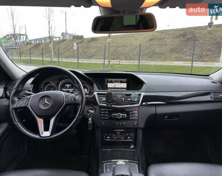 Черный Мерседес Е-Класс, объемом двигателя 2.2 л и пробегом 291 тыс. км за 13000 $, фото 12 на Automoto.ua