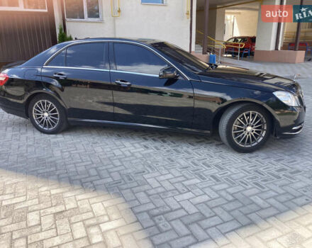 Черный Мерседес Е-Класс, объемом двигателя 1.8 л и пробегом 340 тыс. км за 10000 $, фото 8 на Automoto.ua