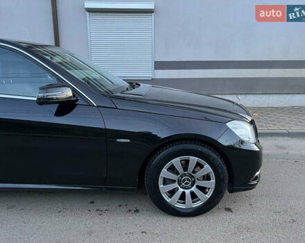 Черный Мерседес Е-Класс, объемом двигателя 2.14 л и пробегом 283 тыс. км за 12850 $, фото 2 на Automoto.ua