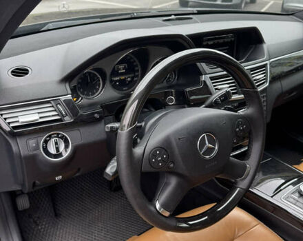 Черный Мерседес Е-Класс, объемом двигателя 2.2 л и пробегом 333 тыс. км за 13600 $, фото 26 на Automoto.ua