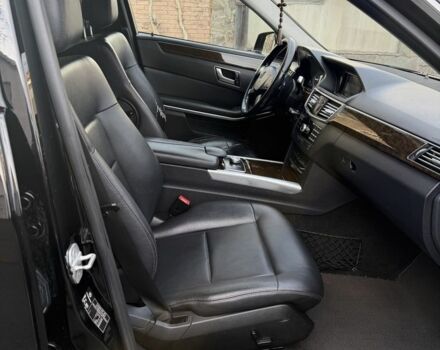 Черный Мерседес Е-Класс, объемом двигателя 2.1 л и пробегом 399 тыс. км за 8999 $, фото 16 на Automoto.ua