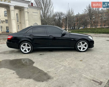 Черный Мерседес Е-Класс, объемом двигателя 1.8 л и пробегом 257 тыс. км за 12500 $, фото 5 на Automoto.ua