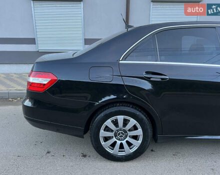 Черный Мерседес Е-Класс, объемом двигателя 2.14 л и пробегом 283 тыс. км за 12850 $, фото 3 на Automoto.ua