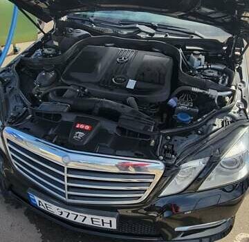 Черный Мерседес Е-Класс, объемом двигателя 2.1 л и пробегом 165 тыс. км за 17688 $, фото 15 на Automoto.ua