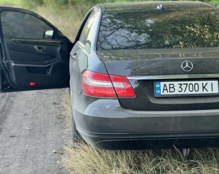 Черный Мерседес Е-Класс, объемом двигателя 2.2 л и пробегом 210 тыс. км за 15000 $, фото 11 на Automoto.ua