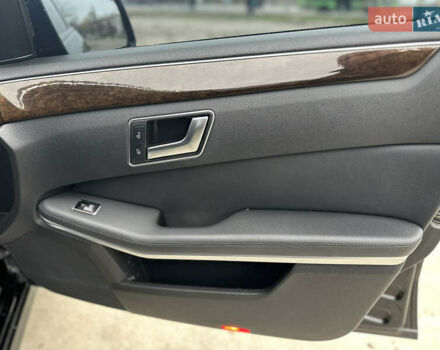 Черный Мерседес Е-Класс, объемом двигателя 1.8 л и пробегом 257 тыс. км за 12500 $, фото 14 на Automoto.ua