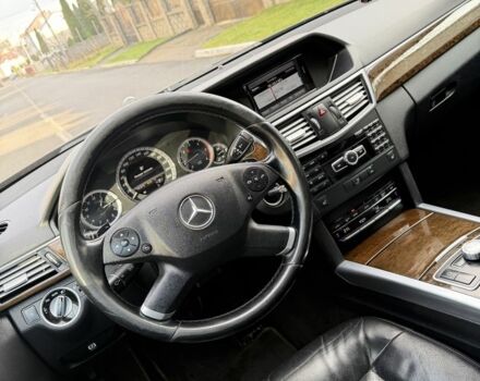Черный Мерседес Е-Класс, объемом двигателя 2.1 л и пробегом 399 тыс. км за 8999 $, фото 17 на Automoto.ua