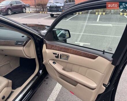 Черный Мерседес Е-Класс, объемом двигателя 2.99 л и пробегом 166 тыс. км за 20000 $, фото 24 на Automoto.ua