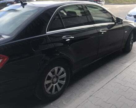 Черный Мерседес Е-Класс, объемом двигателя 1.8 л и пробегом 330 тыс. км за 8999 $, фото 7 на Automoto.ua