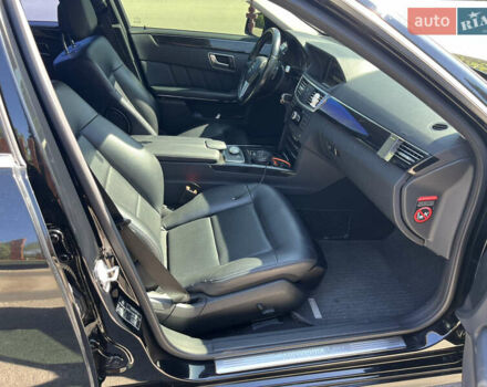 Чорний Мерседес Е-Клас, об'ємом двигуна 2.14 л та пробігом 334 тис. км за 13000 $, фото 7 на Automoto.ua