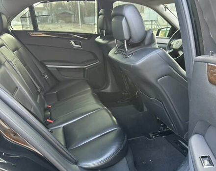 Черный Мерседес Е-Класс, объемом двигателя 1.8 л и пробегом 255 тыс. км за 10000 $, фото 18 на Automoto.ua