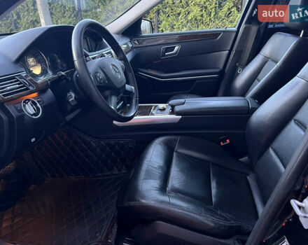 Черный Мерседес Е-Класс, объемом двигателя 2.14 л и пробегом 283 тыс. км за 12850 $, фото 15 на Automoto.ua