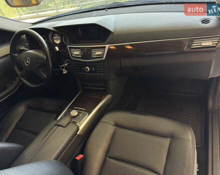 Мерседес Е-Класс 2012 в Киеве на Automoto.ua Черный Мерседес Е-Класс, объемом двигателя 2.2 л и пробегом 289 тыс. км за 12400 $, фото 13 на Automoto.ua