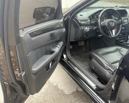 Черный Мерседес Е-Класс, объемом двигателя 2.14 л и пробегом 309 тыс. км за 15000 $, фото 4 на Automoto.ua