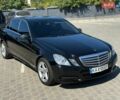 Черный Мерседес Е-Класс, объемом двигателя 2.2 л и пробегом 350 тыс. км за 10000 $, фото 1 на Automoto.ua