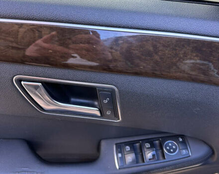 Чорний Мерседес Е-Клас, об'ємом двигуна 1.8 л та пробігом 255 тис. км за 10000 $, фото 11 на Automoto.ua