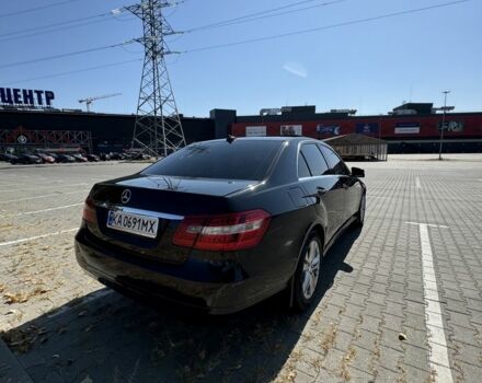 Черный Мерседес Е-Класс, объемом двигателя 2.1 л и пробегом 293 тыс. км за 12000 $, фото 3 на Automoto.ua