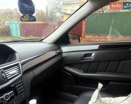 Черный Мерседес Е-Класс, объемом двигателя 2.14 л и пробегом 309 тыс. км за 15000 $, фото 18 на Automoto.ua