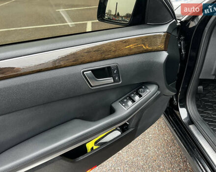 Черный Мерседес Е-Класс, объемом двигателя 1.8 л и пробегом 277 тыс. км за 10900 $, фото 15 на Automoto.ua