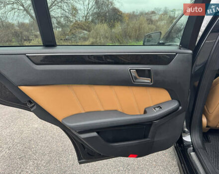 Черный Мерседес Е-Класс, объемом двигателя 2.2 л и пробегом 333 тыс. км за 13600 $, фото 31 на Automoto.ua