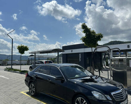 Мерседес Е-Класс 2012 в Хусте на Automoto.ua Черный Мерседес Е-Класс, объемом двигателя 1.8 л и пробегом 260 тыс. км за 13850 $, фото 7 на Automoto.ua